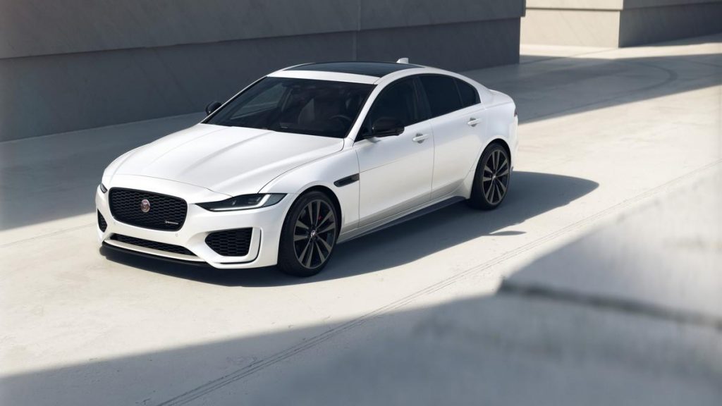 Jaguar XF et XE R-Dynamic Black à partir de 46 760 euros
