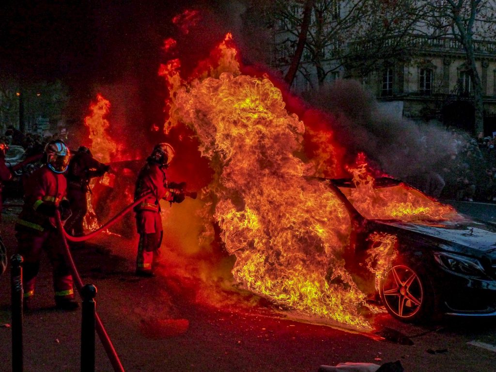 Le problème des accidents de voitures électriques en Allemagne se pose : qui paie ?