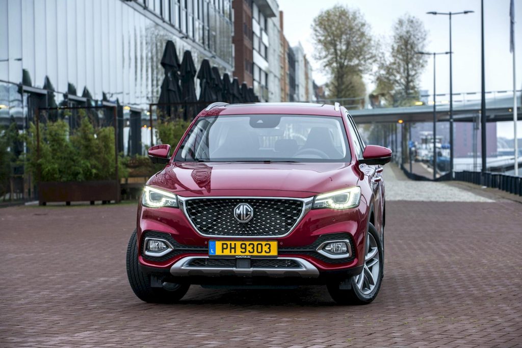MG double les incitations sur la gamme de voitures électriques et hybrides