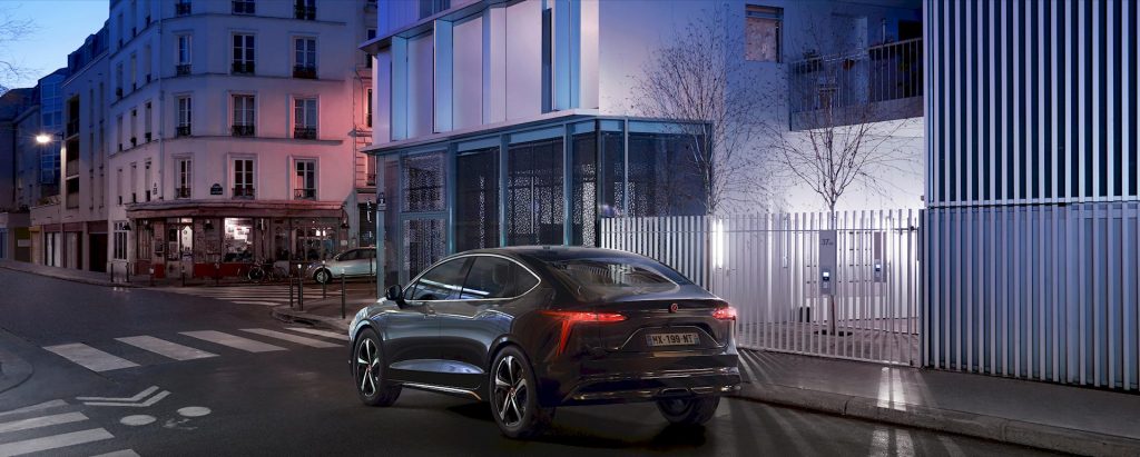 Mobilize Limo, la berline électrique conçue pour les taxis et la location avec chauffeur