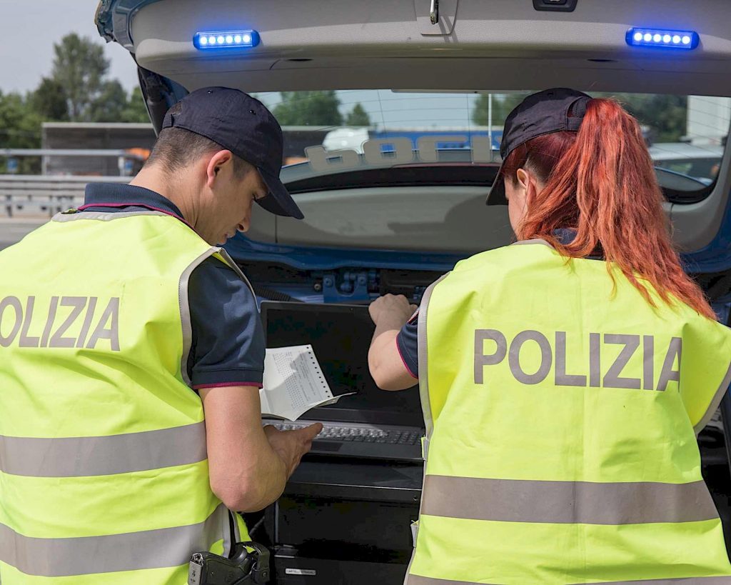 Sur l'A5 dans le Val d'Aoste, arrêtez deux voitures dans la mauvaise direction en même temps