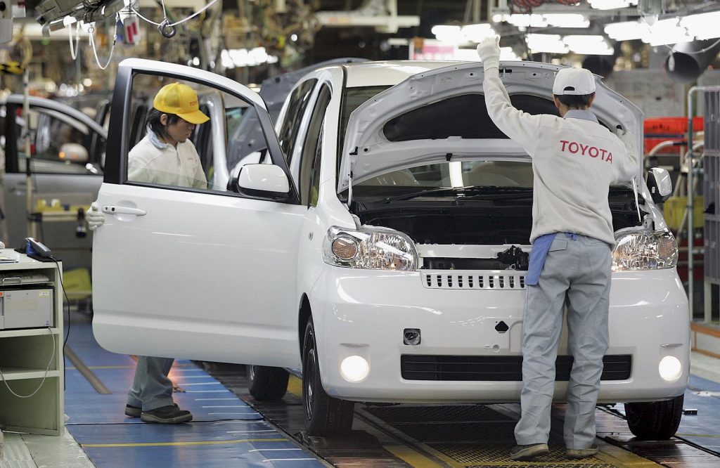 Toyota également touché par la crise des semi-conducteurs réduit sa production de 40%