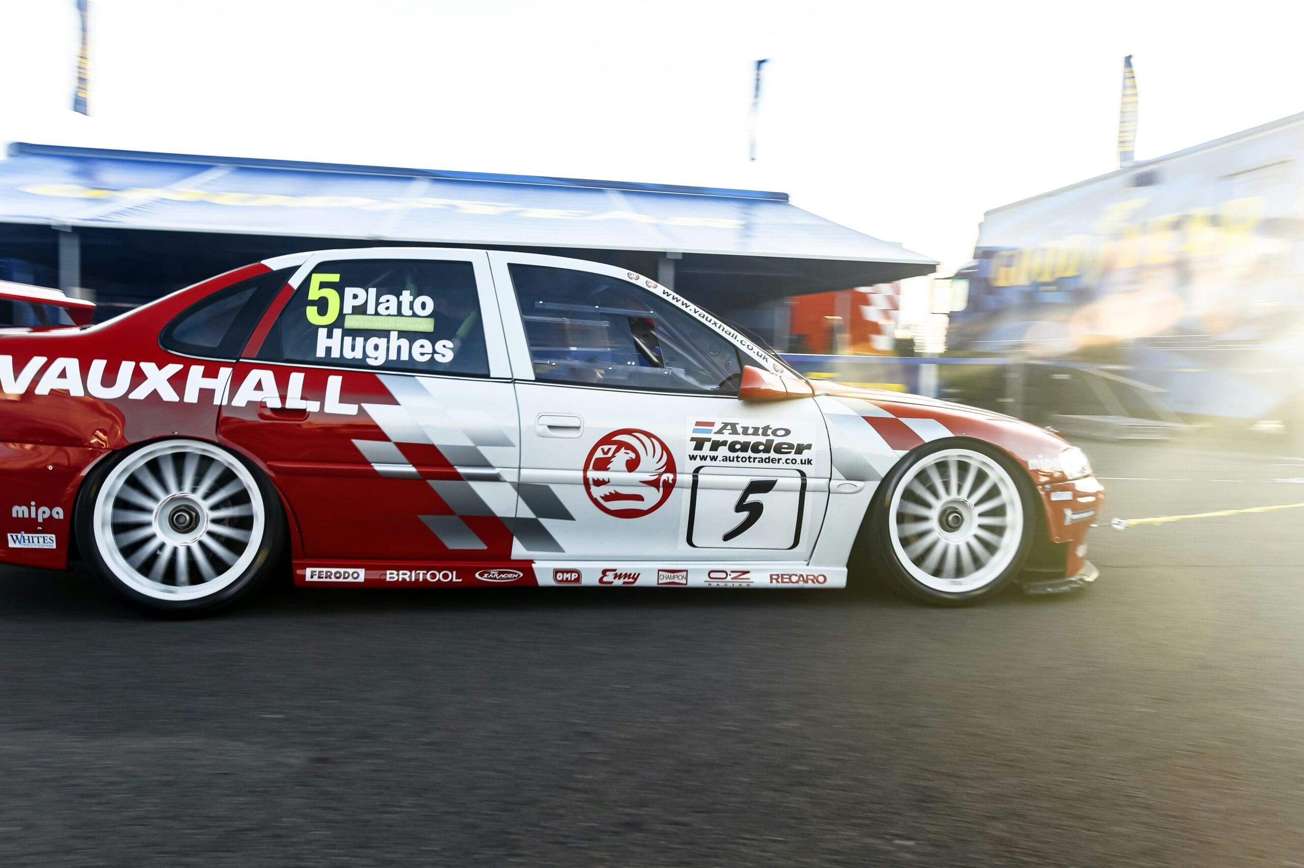 découvrez une large gamme de pneus de rallye de haute performance pour une adhérence optimale et une traction supérieure sur les routes les plus exigeantes.