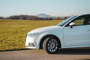 découvrez les avantages des voitures hybrides et comment elles contribuent à la réduction de l'empreinte carbone, alliant performances et respect de l'environnement.