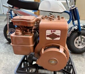 Ancien moteur Briggs & Stratton 5 hp préservé en excellent état d'origine
