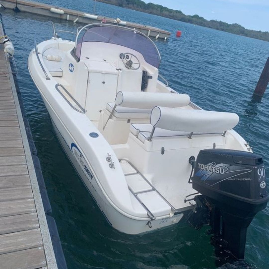 Bateau moteur Everset Sundeck 534 d'occasion bien entretenu à vendre