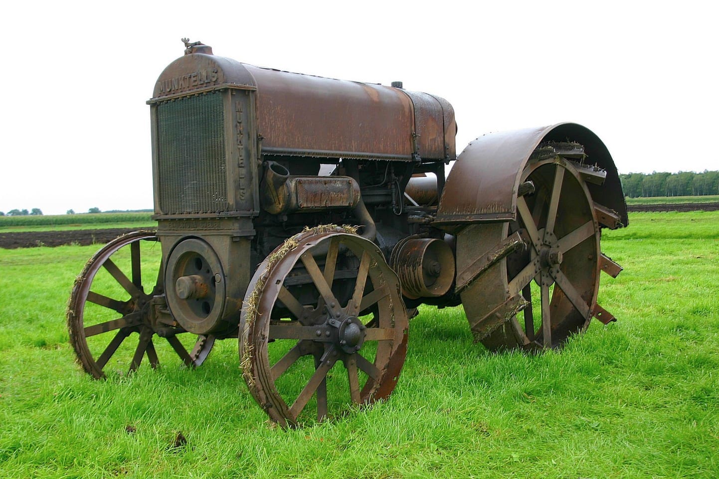Moteur agricole de la même époque