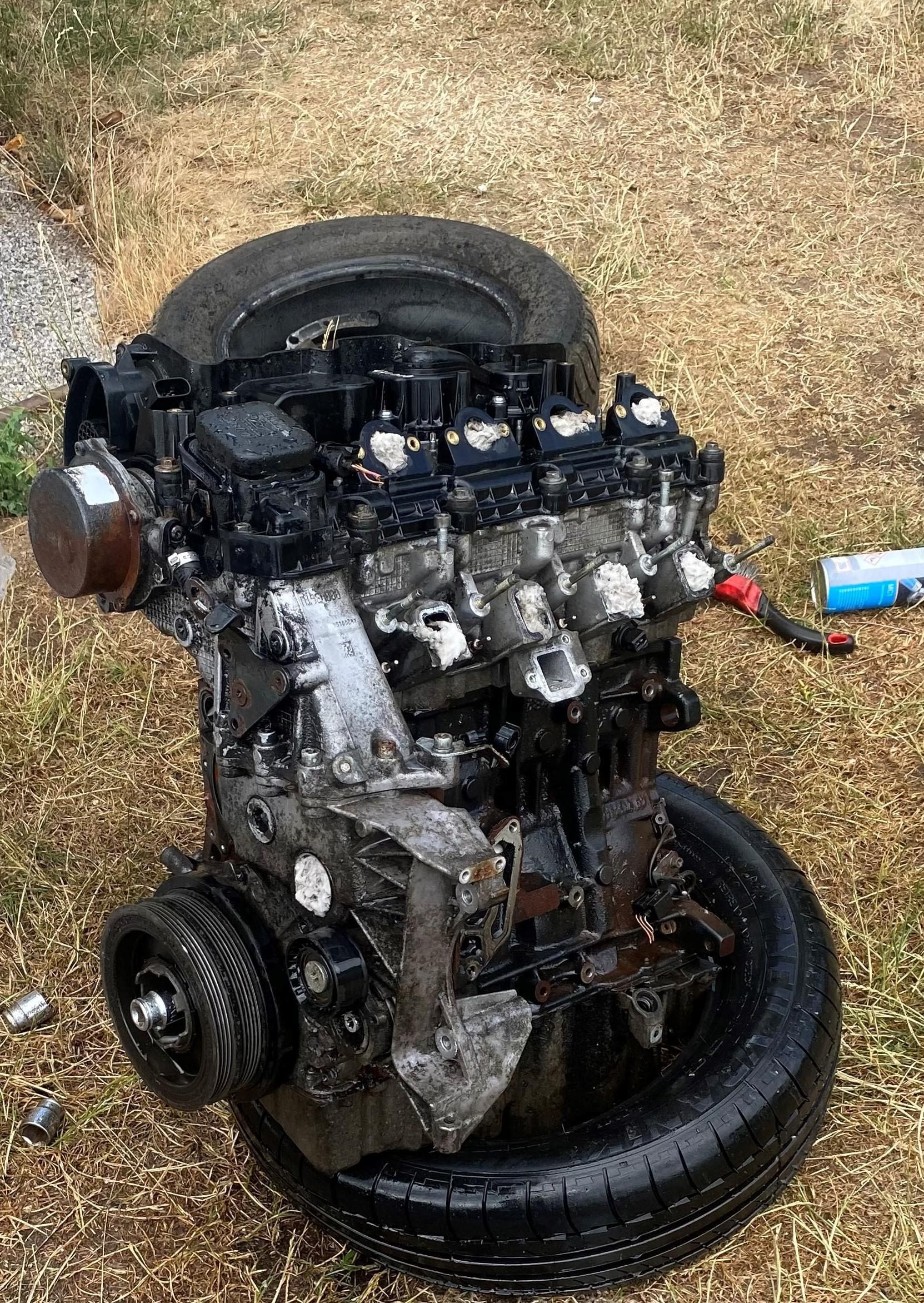 Vue rapprochée du moteur BMW M47 lors d’un remplacement sur véhicule