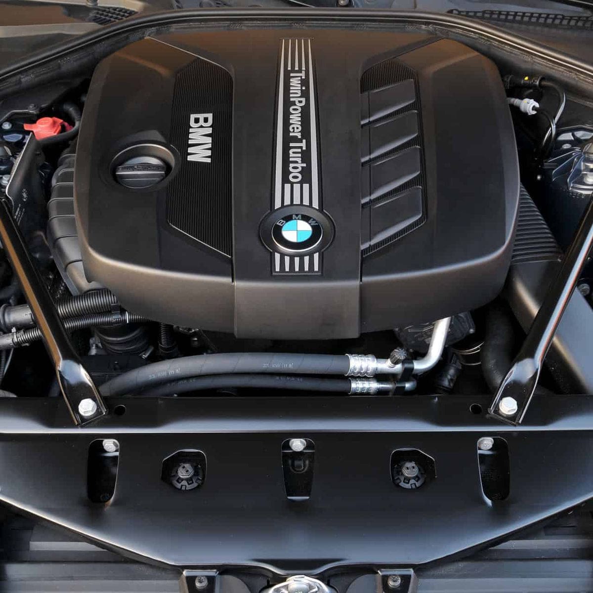 Vue détaillée du moteur BMW N47 mettant en valeur sa performance et sa fiabilité