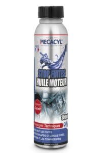 Produit stop fuite huile moteur Mecacyl posé sur table avec fond neutre, idéal pour illustrer un article sur l'efficacité de ces additifs