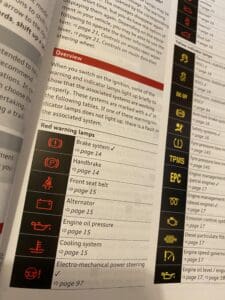 Symboles lumineux du tableau de bord sur une Audi A1 illustrant les différents voyants d’alerte