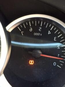 Voyant orange allumé sur tableau de bord d'une Dacia Duster – signification et diagnostic