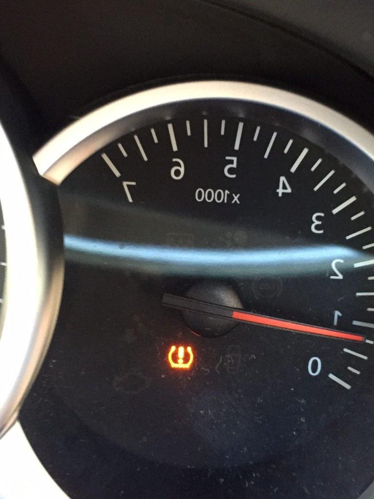 Voyant orange allumé sur tableau de bord d'une Dacia Duster – signification et diagnostic