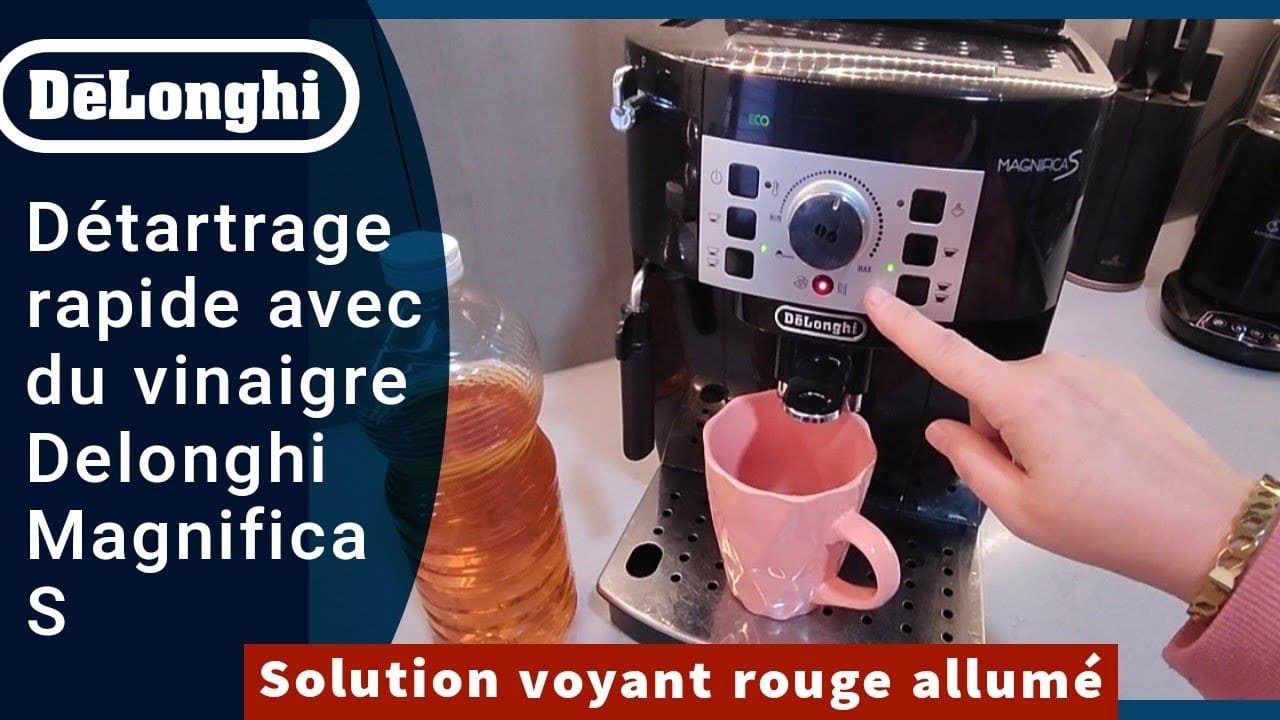 Voyant rouge allumé sur une machine à café Delonghi Magnifica indiquant un besoin de détartrage