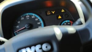Tableau de bord Iveco Daily avec voyants allumés et leur signification