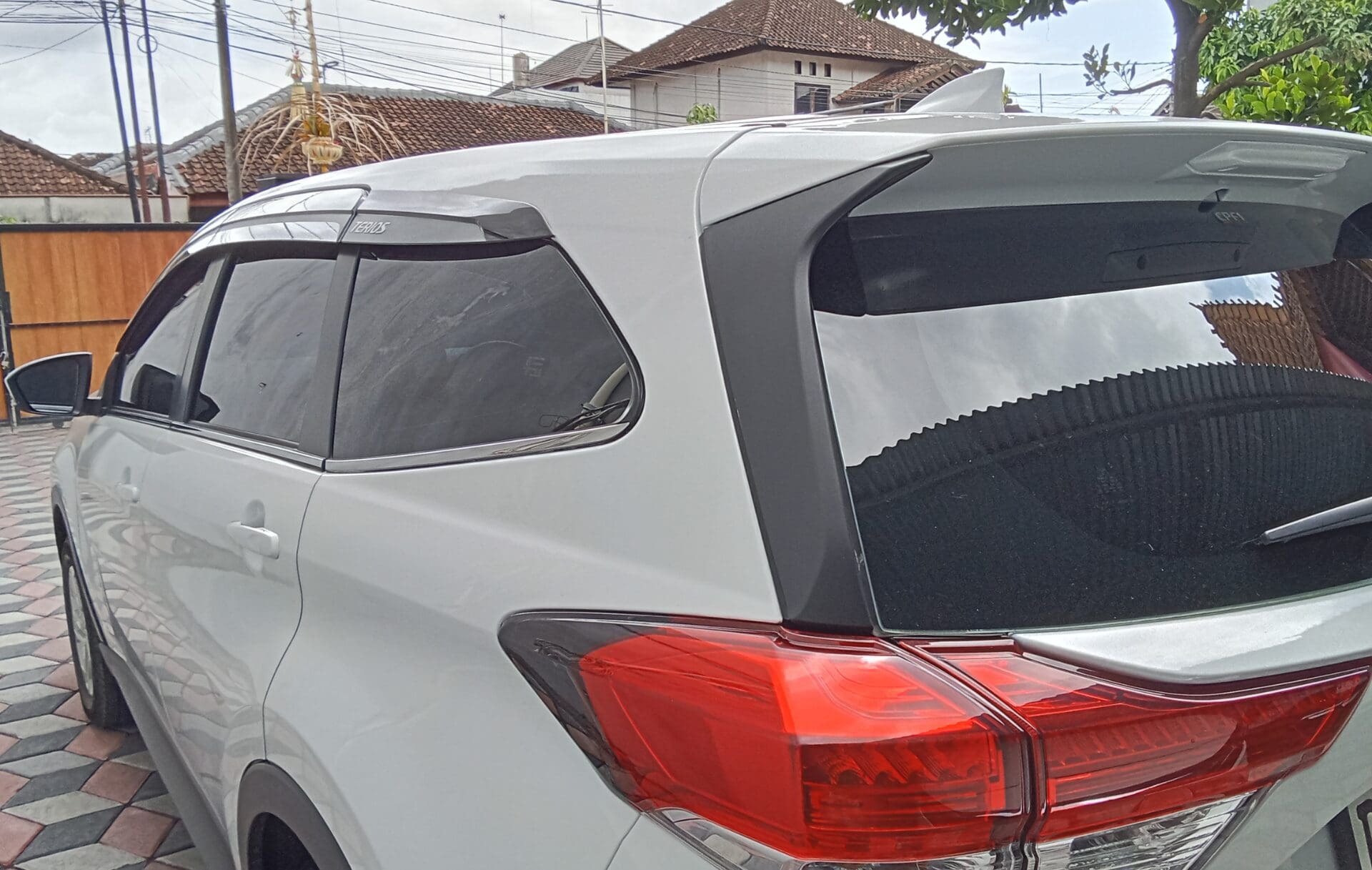 SUV