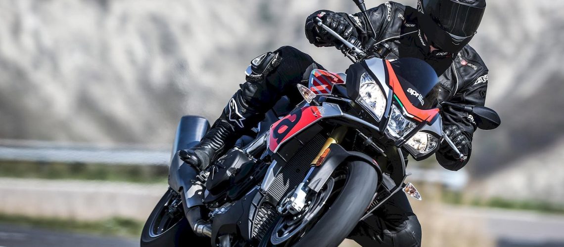 01-Aprilia-Tuono-V4-1100-RR.jpg