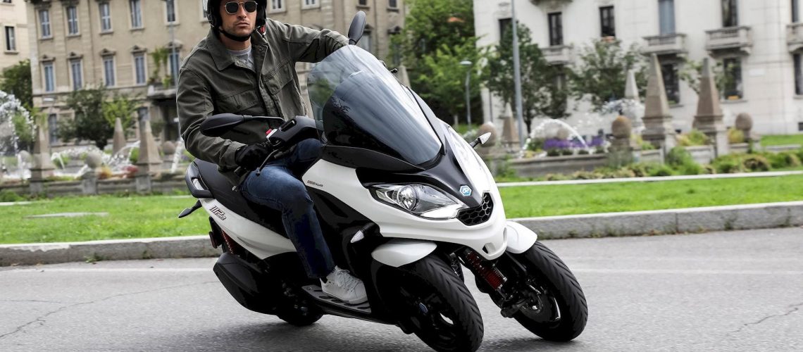 01-Piaggio-MP3-300-hpe-Sport.jpg