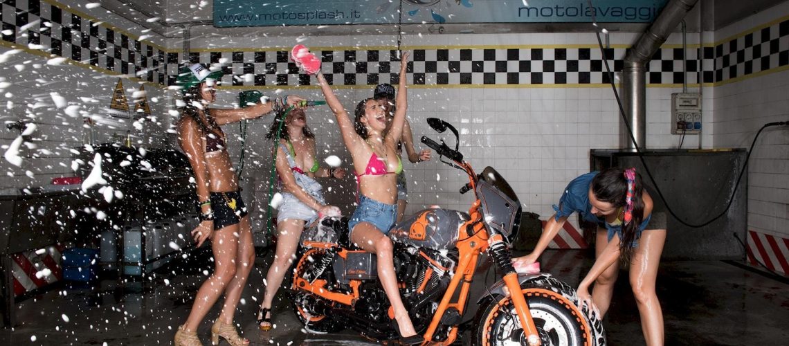01_Garage_Dreams_Motosplash.jpg