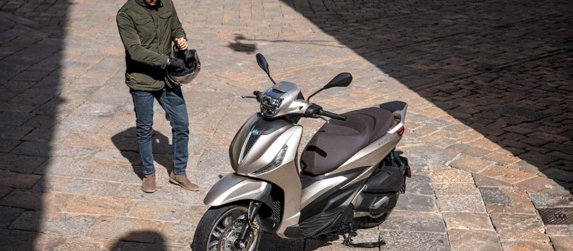 02-piaggio-beverly-300.jpg