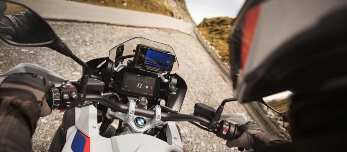 BMW-Motorrad-ConnectedRide-Cradle-1.jpg