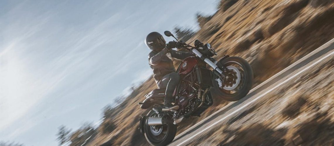 Benelli-Leoncino-500-2021-10.jpg