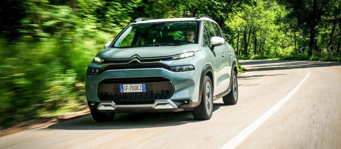 Citroen-C3-Aircross-foresta-strada.jpg