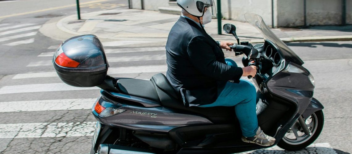 participez à un rallye de vélos épique avec des amis et explorez de magnifiques paysages lors de ce bike rally excitant.