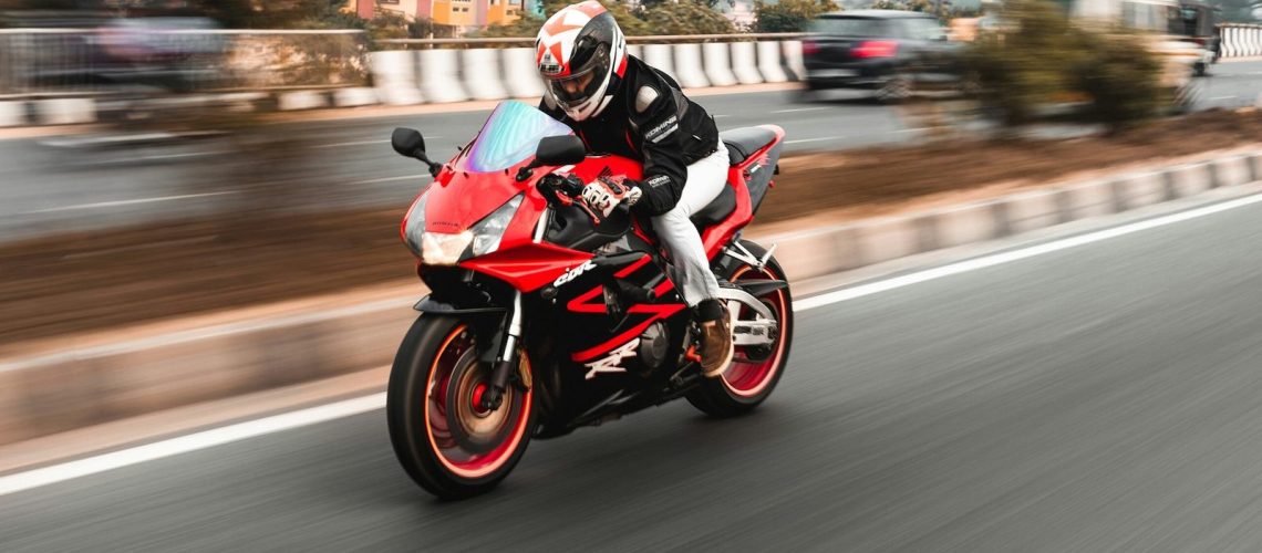 découvrez tout sur les motos, leur histoire, leurs types, et les dernières tendances dans le monde des deux-roues avec notre rubrique dédiée aux motos.