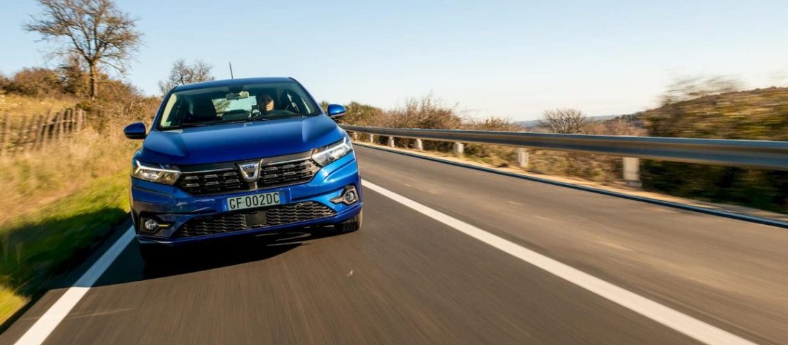 Dacia-Sandero-2021-moto-anteriore.jpg