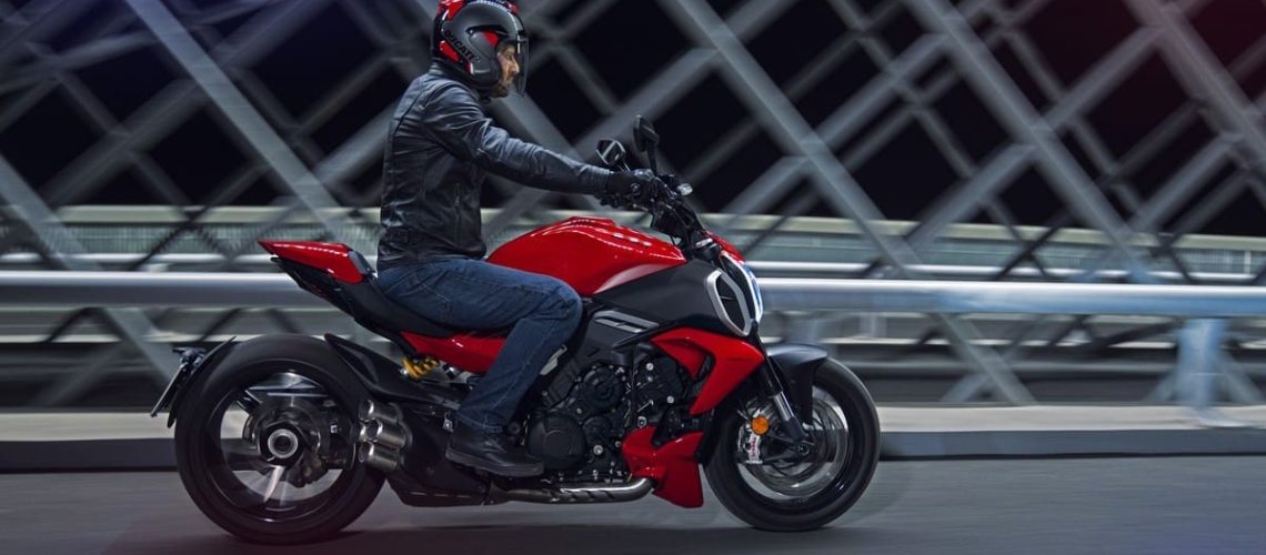 Ducati-Diavel-V4-2023-1.jpg