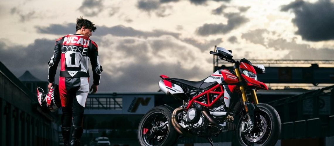 Ducati-Hypermotard-950-2022-1.jpg