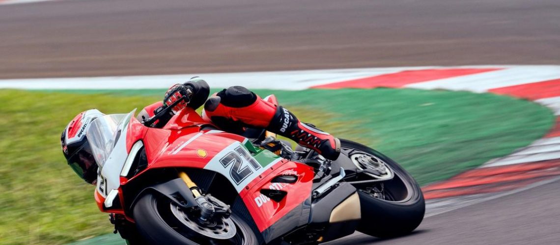 Ducati-Panigale-V2-Bayliss-1st-Championship-20th-Anniversary-3.jpg