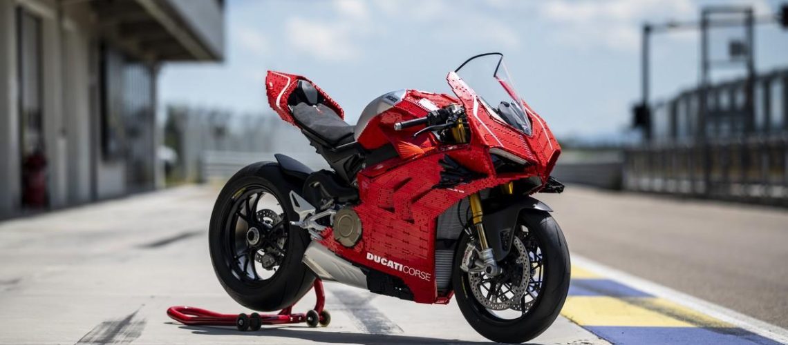 Ducati-Panigale-V4-R-in-scala-reale-2.jpg