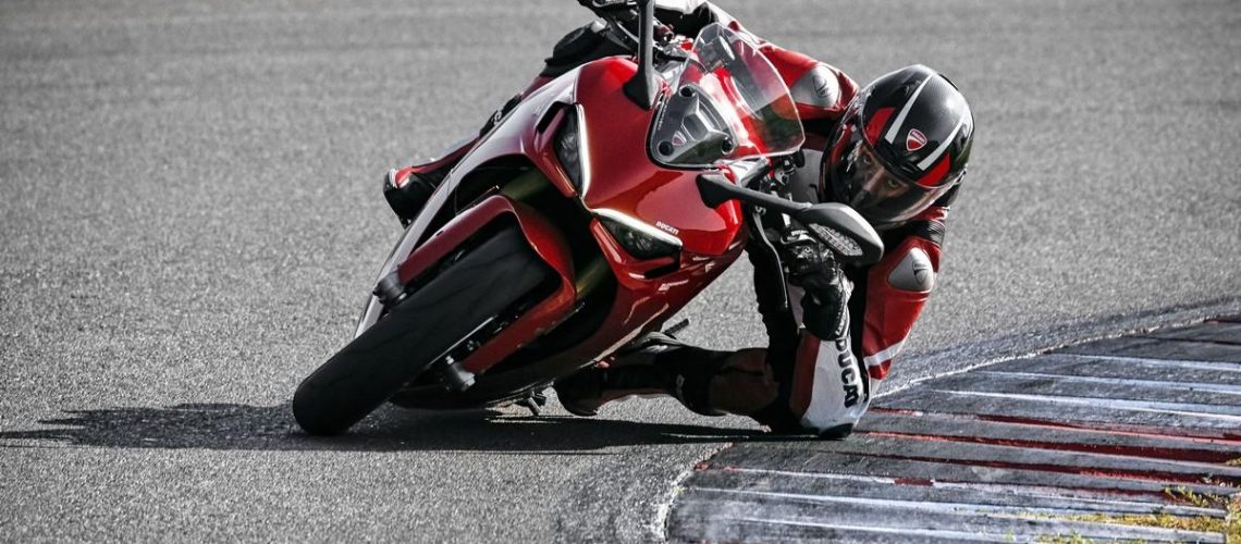 Ducati-SuperSport-950-2021-1.jpg
