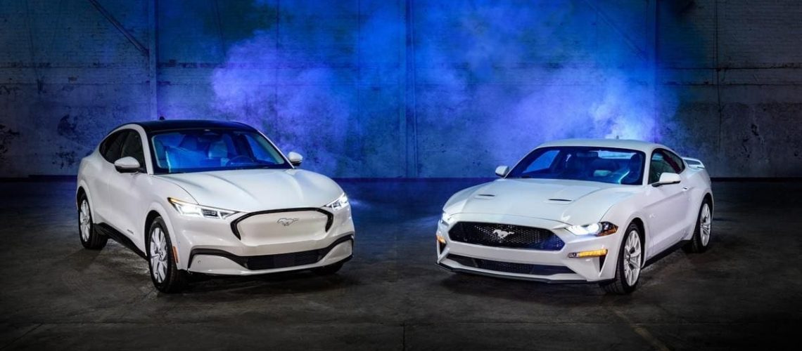 Ford-Mustang-Ice-White-Edition-2022-2.jpg