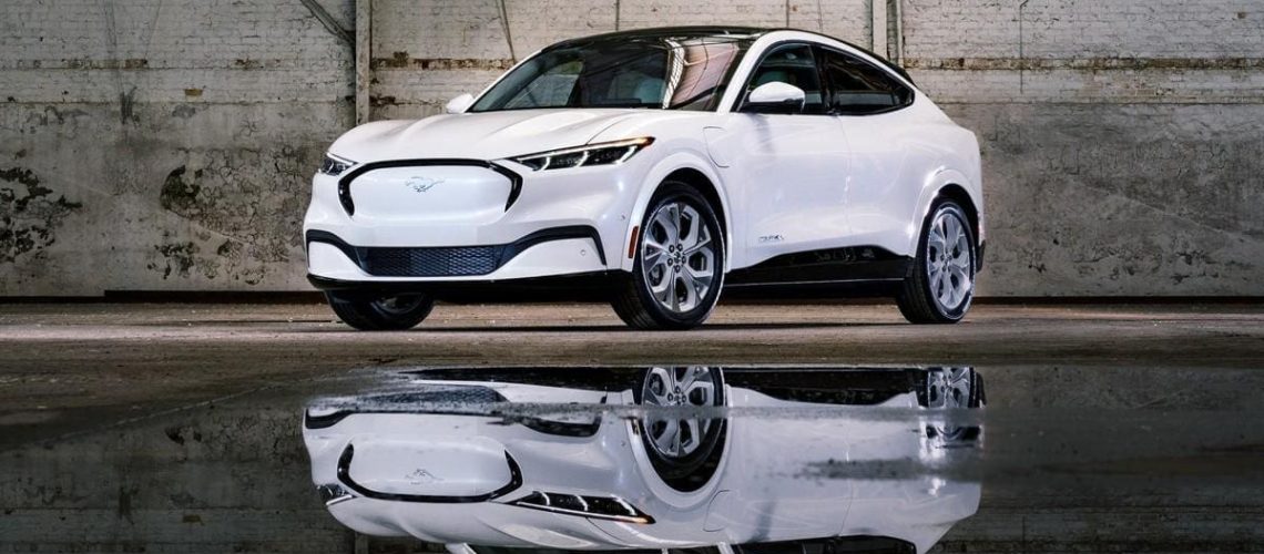 Ford-Mustang-Ice-White-Edition-2022.jpg