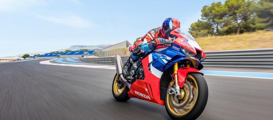 Honda-CBR1000RR-R-Fireblade-SP-2022-2.jpg