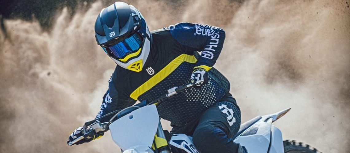 Husqvarna-Motorcycles-abbigliamento-2022-4.jpg