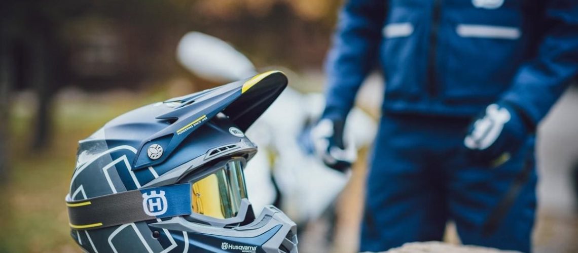 Husqvarna-abbigliamento-off-road-2020-1.jpg