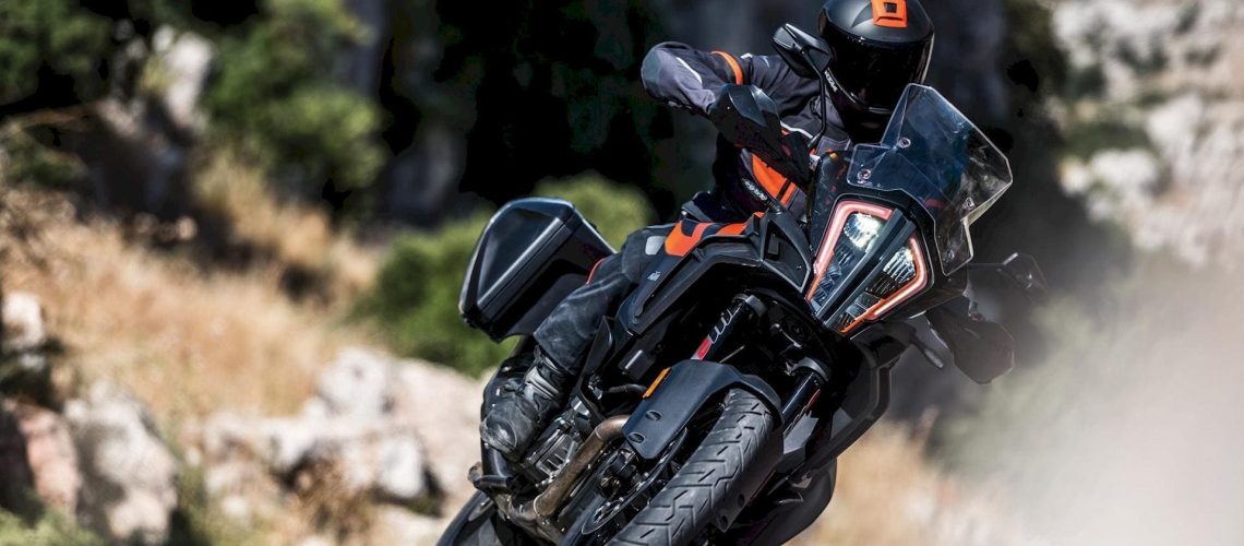 KTM-1290-SUPER-ADVENTURE-S-2019.jpg