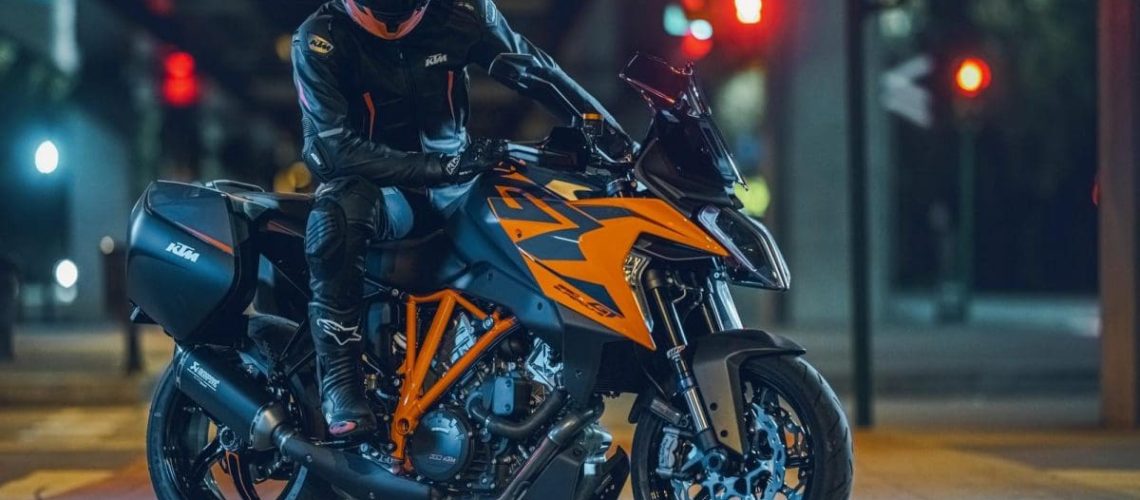 KTM-1290-Super-Duke-GT-2022-37.jpg