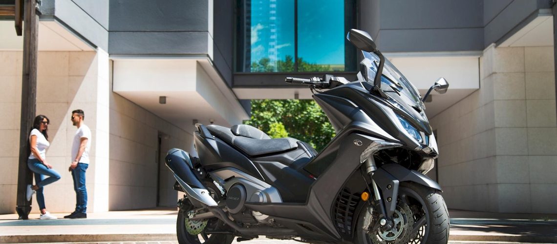 Kymco-AK-550-ABS-2020-01.jpg
