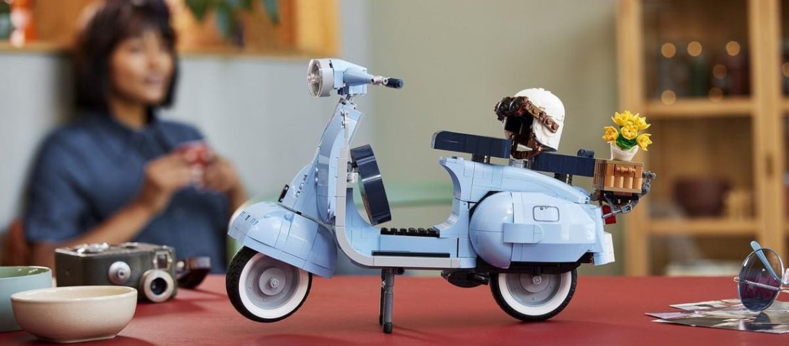 Lego-Vespa-125-1.jpg