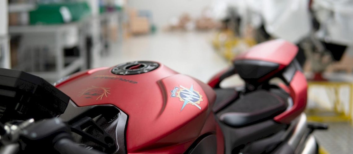 MV-Agusta-Brutale-1000-Serie-Oro-3.jpg