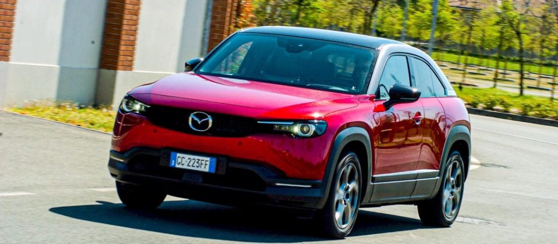 Mazda-MX-30-moto-3-4-profilo.jpg