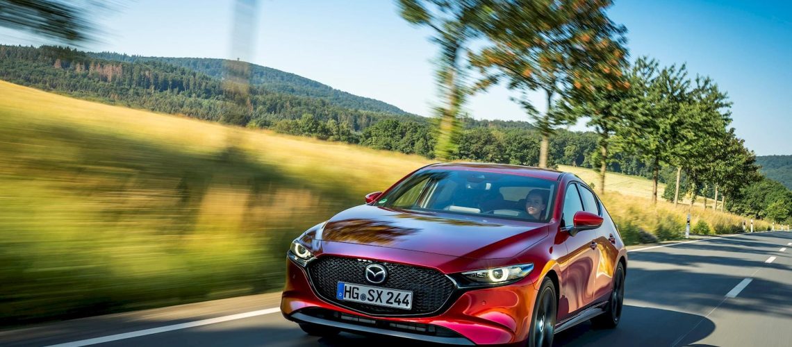 Mazda3-Skyactiv-X_Action_4.jpg