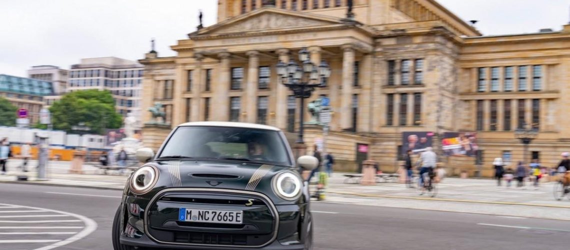 Mini-Cooper-SE-Resolute-Edition-5.jpg