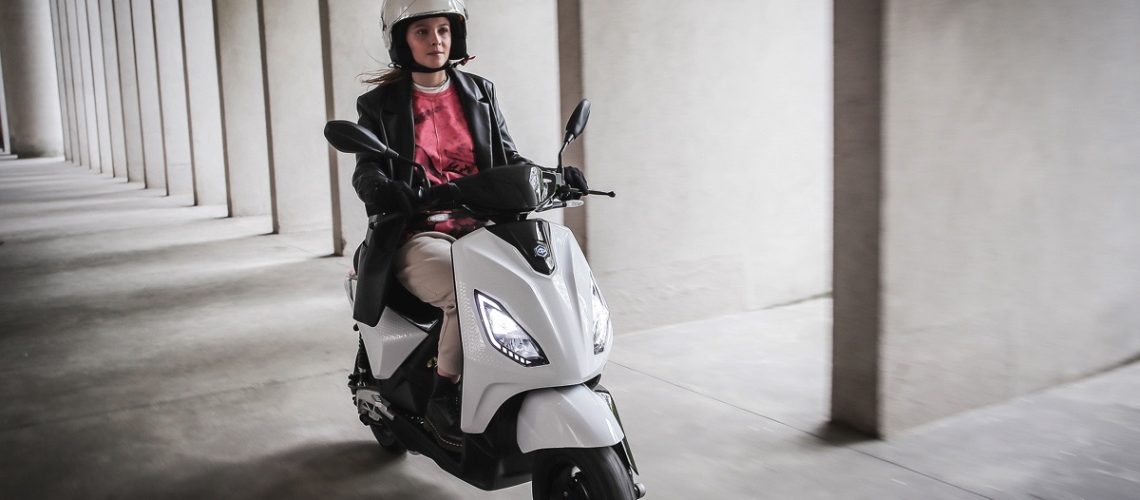 Piaggio-1-scooter-elettrico-01.jpg
