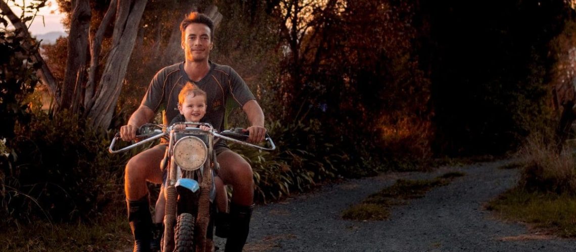 Portare-un-bambino-in-moto.jpg